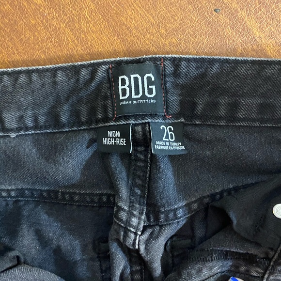 UO Mom High-Rise Jeans - Picture 5 of 5